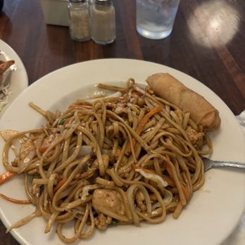 China Cafe - Chicken Lo Mein - Chinese Near Me - Austin, Texas China Cafe - Chicken Lo Mein - Chinese Near Me - Austin, Texas