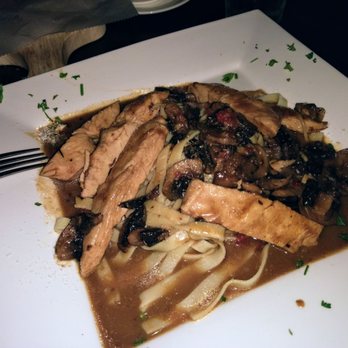 Noli's Vite - Horrible chicken marsala with spongy chicken, mushy pasta and thin watery sauce - Pizza Near Me - New Braunfels, Texas Noli's Vite - Horrible chicken marsala with spongy chicken, mushy pasta and thin watery sauce - Pizza Near Me - New Braunfels, Texas