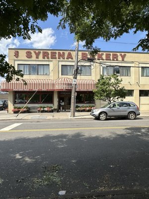 Syrena Bakery by null