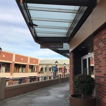 IPIC Redmond - Cinema Near Me - Redmond, Washington