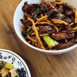 Beef Noodles 牛肉粗炒麵 Beef Noodles 牛肉粗炒麵