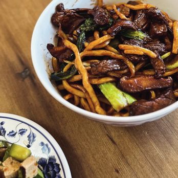 Woon - Beef Noodles 牛肉粗炒麵 - Chinese Near Me - Pasadena, California Woon - Beef Noodles 牛肉粗炒麵 - Chinese Near Me - Pasadena, California