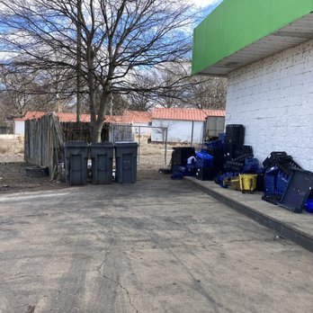 bp - some of the stench of this place originates from the side of the building - Gas Stations Near Me - Hughes, Arkansas