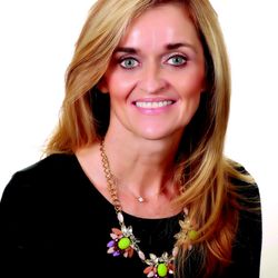 English Dermatology Gilbert - Melanie Childs, LE, CLT