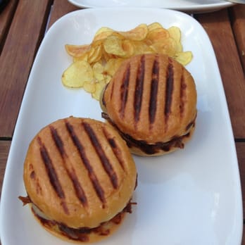 Ardesia Wine Bar - Pulled pork sliders and house made chips - Wine Bars Near Me - New York, New York