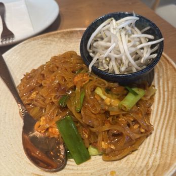 Thai Favorite Cuisine - pad thai with beef - Thai Near Me - Tustin, California