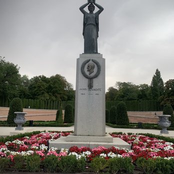 Estanque Grande del Buen Retiro - Parks Near Me - Madrid, M