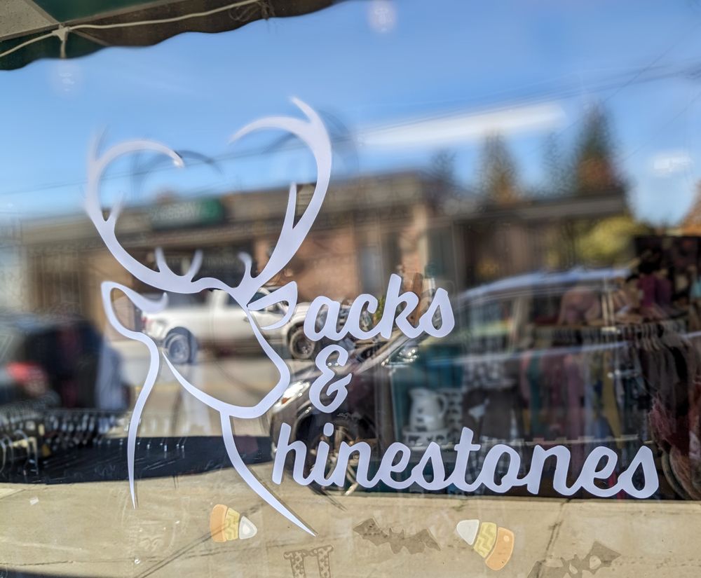 Racks & Rhinestones Logo