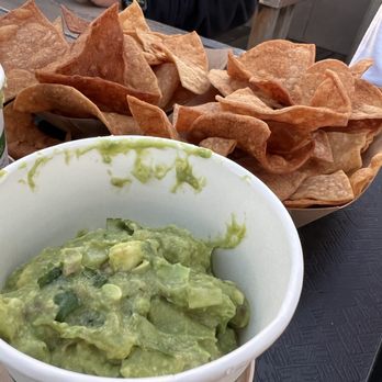 Beach House Tacos - Guacamole & Chips - Cocktail Bars Near Me - Ventura, California