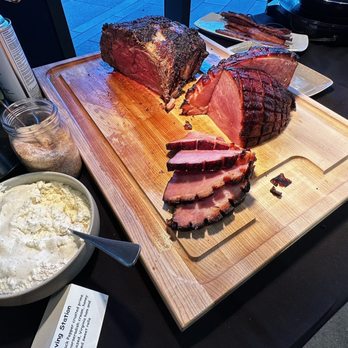 Ballast Point Brewing San Francisco - Carving station with Rosemary Black Pepper crusted prime rib with whipped horseradish cream and honey-pineapple glazed Virginia ham - Breweries Near Me - San Francisco, California Ballast Point Brewing San Francisco - Carving station with Rosemary Black Pepper crusted prime rib with whipped horseradish cream and honey-pineapple glazed Virginia ham - Breweries Near Me - San Francisco, California