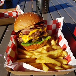 The Famished Wolf - Dirty Double burger