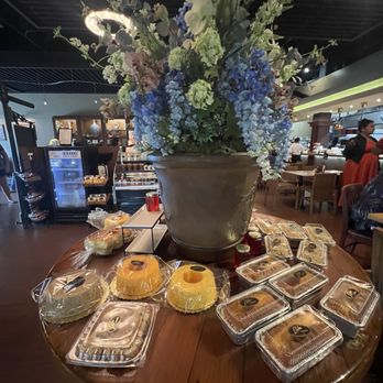 Liliha Bakery - Atmosphere inside. - Bakeries Near Me - Honolulu, Hawaii
