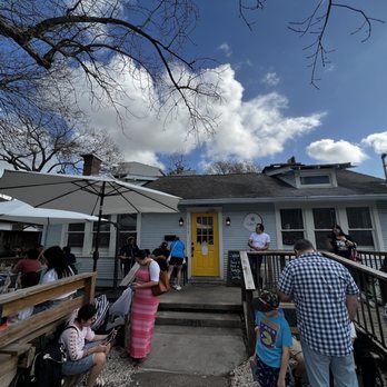 Cielito Cafe - Exterior weekend crowd - Breakfast & Brunch Near Me - Houston, Texas
