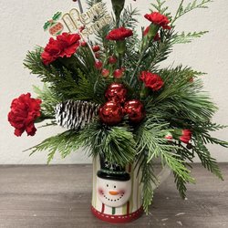 Casa De Flores - Winter Mug Arrangement