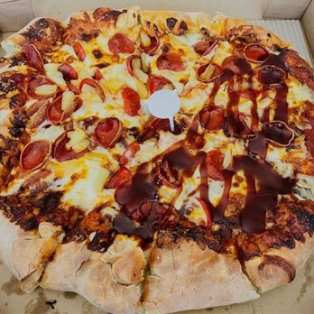 Round Table Pizza - Maui Zaui Pizza with BBQ - Pizza Near Me - Dixon, California