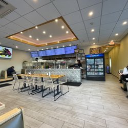 Alanis Mediterranean Bistro - Inside