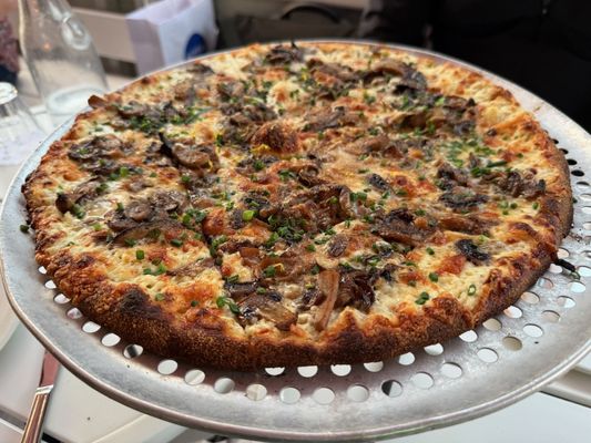 Danny's Pizza Tavern by null