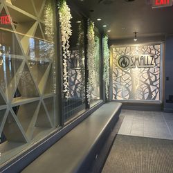 Smallz Restaurant  - Entrance