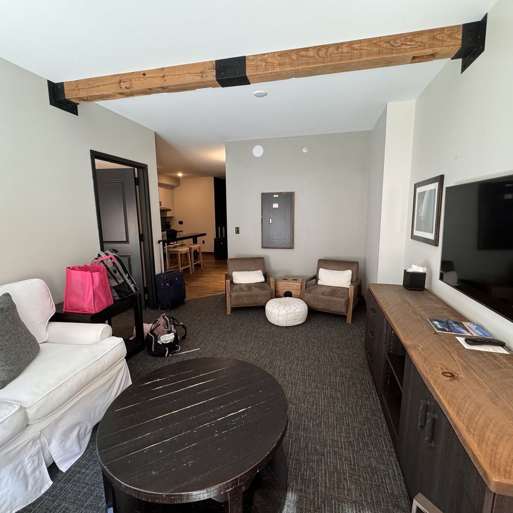 Hotel Crosby - Living room - Hotels Near Me - Stillwater, Minnesota
