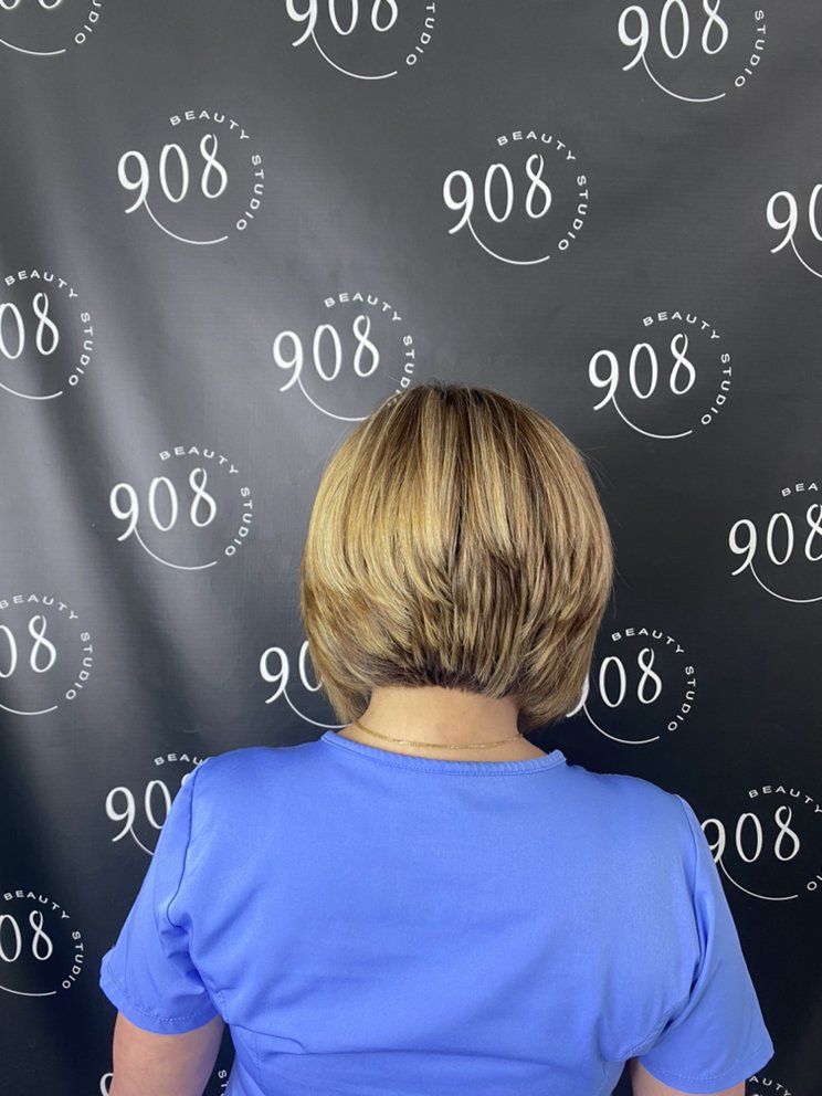908 beauty studio Logo