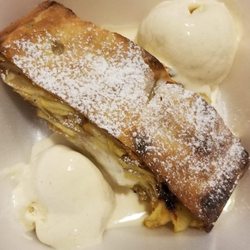 Capri Heimservice - Warm Apple Strudel with Vanilla Bean ice cream