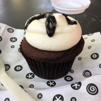Georgetown Cupcake - Bakeries Near Me - Bethesda, Maryland
