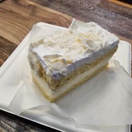 White Chocolate Cake for desert. Yum! White Chocolate Cake for desert. Yum!