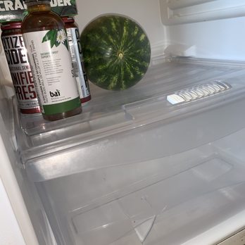 Americas Best Value Inn & Cottages Wells Ogunquit - Cracked fresh drawer in fridge - Hotels Near Me - Wells, Maine Americas Best Value Inn & Cottages Wells Ogunquit - Cracked fresh drawer in fridge - Hotels Near Me - Wells, Maine
