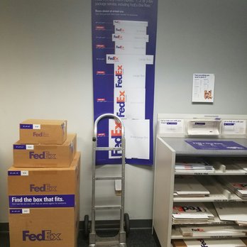 FedEx Ship Center - Sample sizes of shipping containers. - Shipping Centers Near Me - Cranberry Township, Pennsylvania FedEx Ship Center - Sample sizes of shipping containers. - Shipping Centers Near Me - Cranberry Township, Pennsylvania