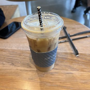 Alfred Coffee - Signature vanilla latte - 24oz - Coffee & Tea Near Me - Venice, California Alfred Coffee - Signature vanilla latte - 24oz - Coffee & Tea Near Me - Venice, California