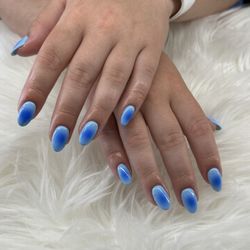 Modern Nails - Aura nails
