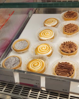 Le Macaron French Pastries by null