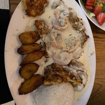 Noches de Colombia - Pechuga a la Marinera with a side of maduros (sweet plantains) - Colombian Near Me - Hackensack, New Jersey Noches de Colombia - Pechuga a la Marinera with a side of maduros (sweet plantains) - Colombian Near Me - Hackensack, New Jersey