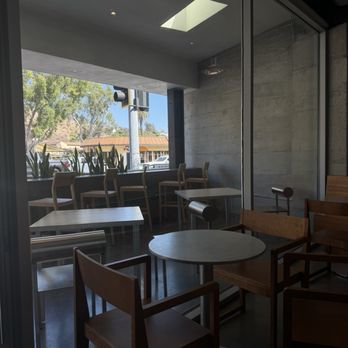 Play - seating area - Coffee & Tea Near Me - Laguna Beach, California