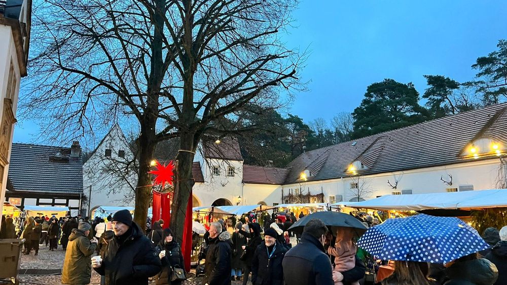 WEIHNACHTSMARKT AM JAGDSCHLOSS GRUNEWALD Updated January 2025 25 Photos Hüttenweg 100