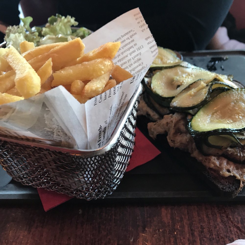 Café du Rendez-Vous - Pork on toast bread with zucchini and eggplant - Cafes Near Me - Paris, 75 Café du Rendez-Vous - Pork on toast bread with zucchini and eggplant - Cafes Near Me - Paris, 75