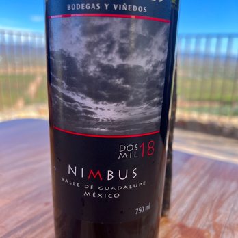 Las Nubes Bodegas y Viñedos - 40%Merlot 40%Cab Sauvignon 20%Merlot - Wine Tours Near Me - Valle de Guadalupe, BCN