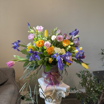 Bloom LuvLee - Flower Arrangement - Florists Near Me