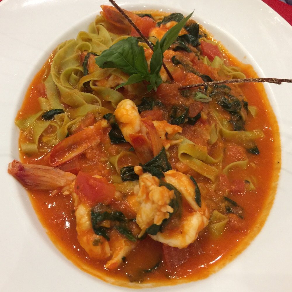 Sorrisi - Shrimp w/Spicy Tomato Sauce on Spinach Fettuccine - Italian Near Me - San Miguel, ROO