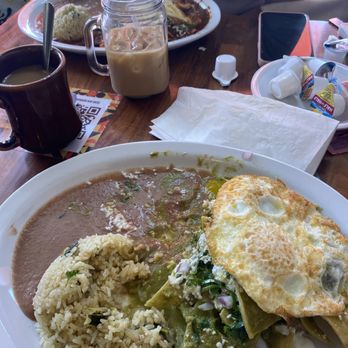 Cafe De Olla - Chilaquiles Divorciados - American Near Me - Burbank, California