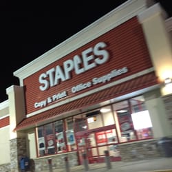 Reading Staples -- Crossing @ Walkers Brook : 35 Walkers Brook Drive, Reading            Storefront