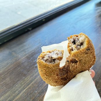 Bob's Donuts - Cinnamon blueberry donut - Donuts Near Me - San Francisco, California