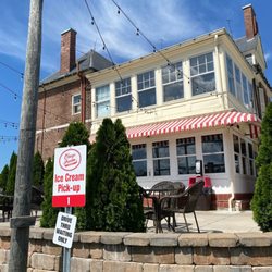 Cruze Farm Ice Cream- East Knoxville - Patio