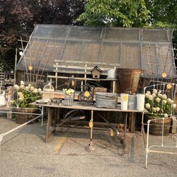 LA Junk Antiques - Outside vintage merchandise