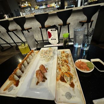 Blue Fin Sake Bar - Sushi Bars Near Me - Wichita, Kansas