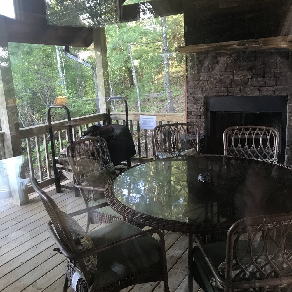 Mountain Top Cabin Rentals - Outside fireplace , dining area. - Guest Houses Near Me - Blue Ridge, Georgia Mountain Top Cabin Rentals - Outside fireplace , dining area. - Guest Houses Near Me - Blue Ridge, Georgia