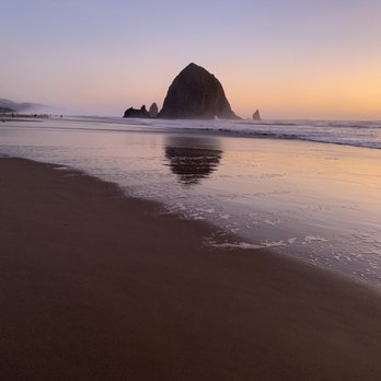 Cannon Beach - Haystack Rock - Beaches Near Me