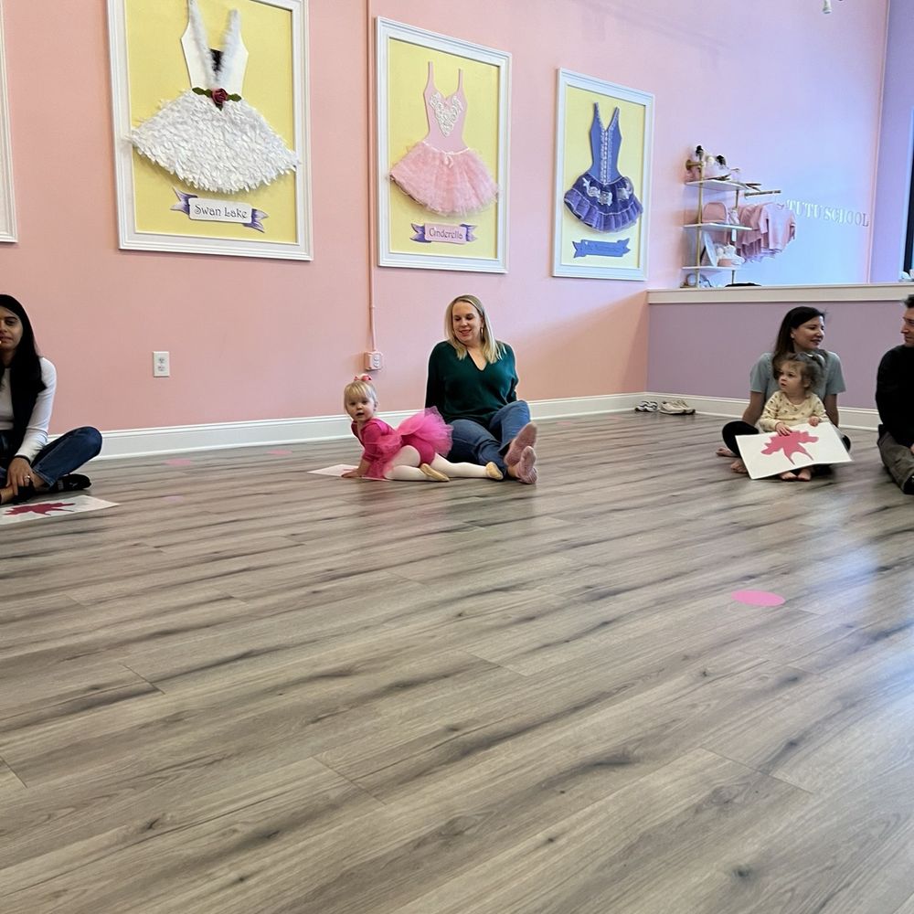 Tutu School Brookhaven - Tutu toddlers Mommy and me Ballet 1.5year - 3years wind down coloring at the end of each class. - Dance Schools Near Me - Brookhaven, Georgia