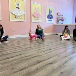 Tutu School Brookhaven - Tutu toddlers Mommy and me Ballet 1.5year - 3years wind down coloring at the end of each class.