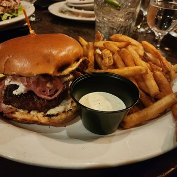 Stage House Tavern - American Near Me - Mountainside, New Jersey